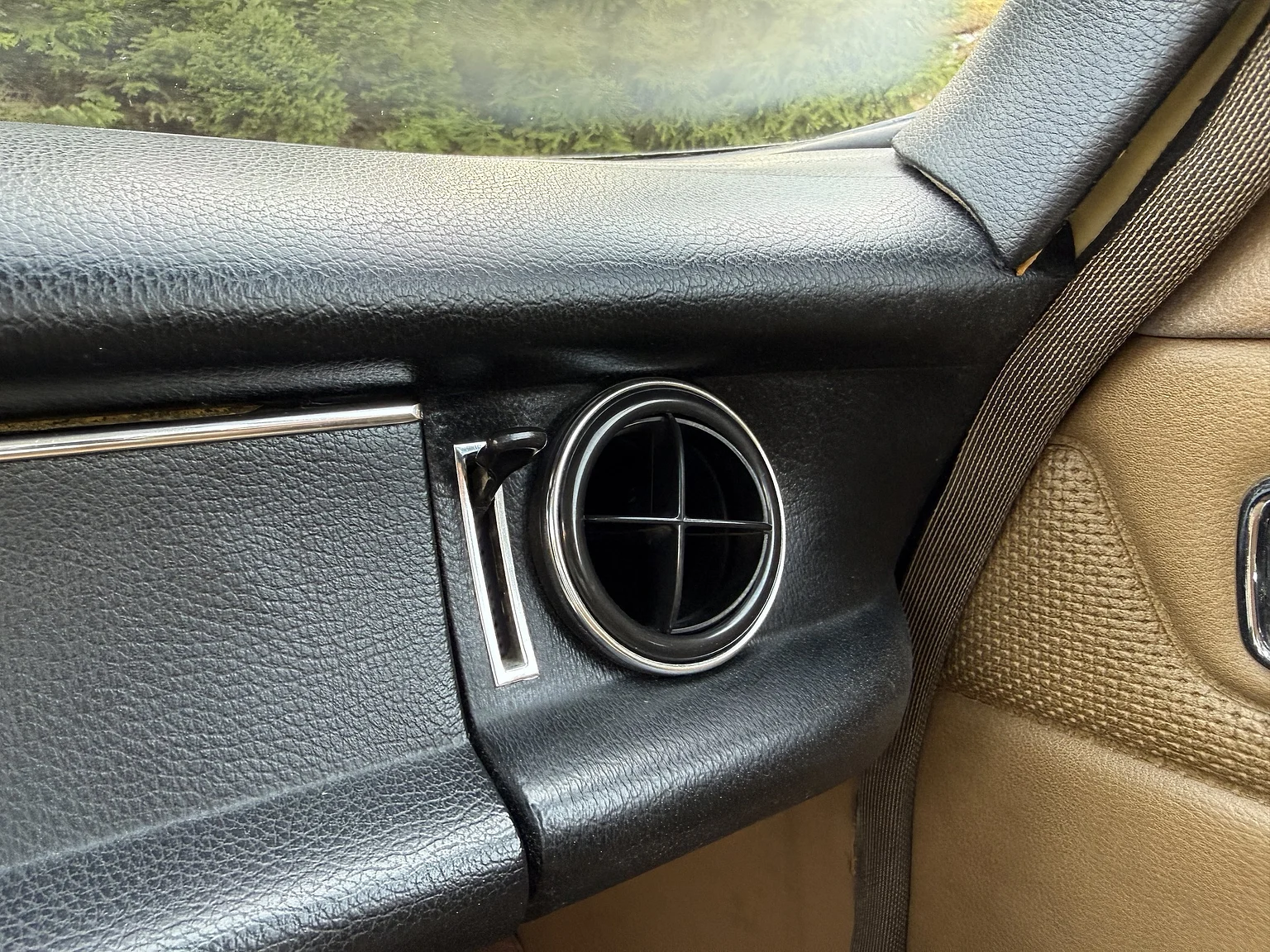 Innenraumfoto von 1974 Mercedes-Benz 230 Automatic (19)