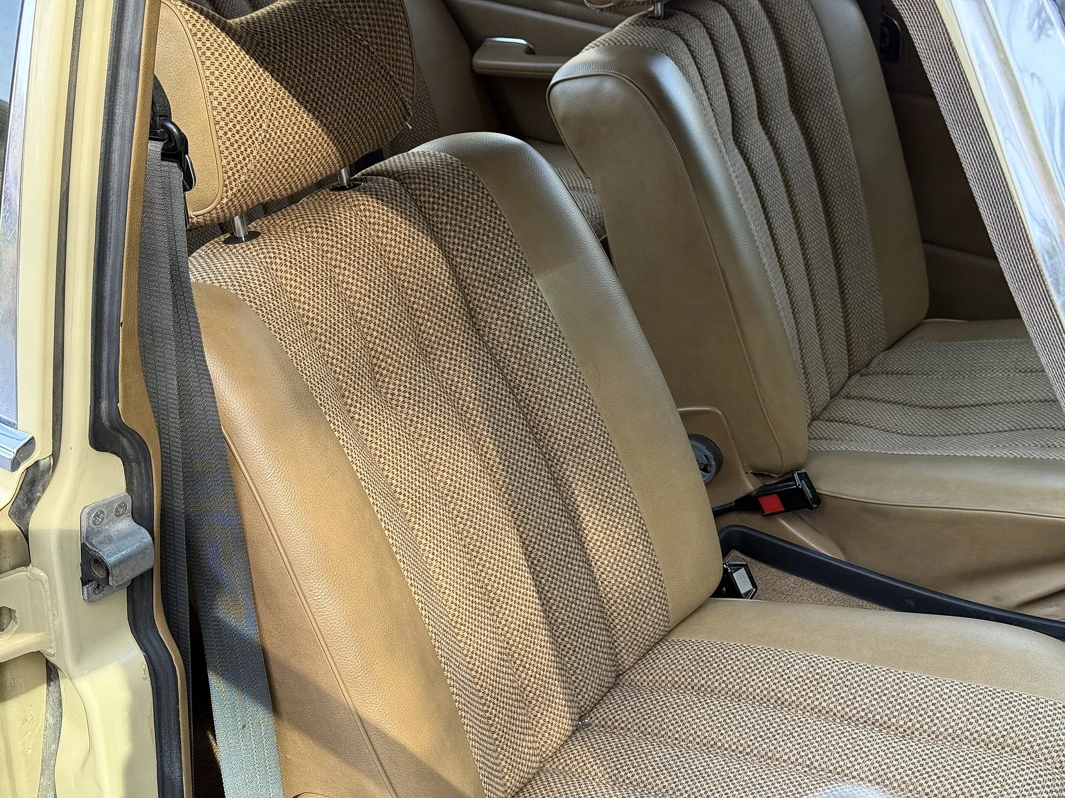 Innenraumfoto von 1974 Mercedes-Benz 230 Automatic (94)