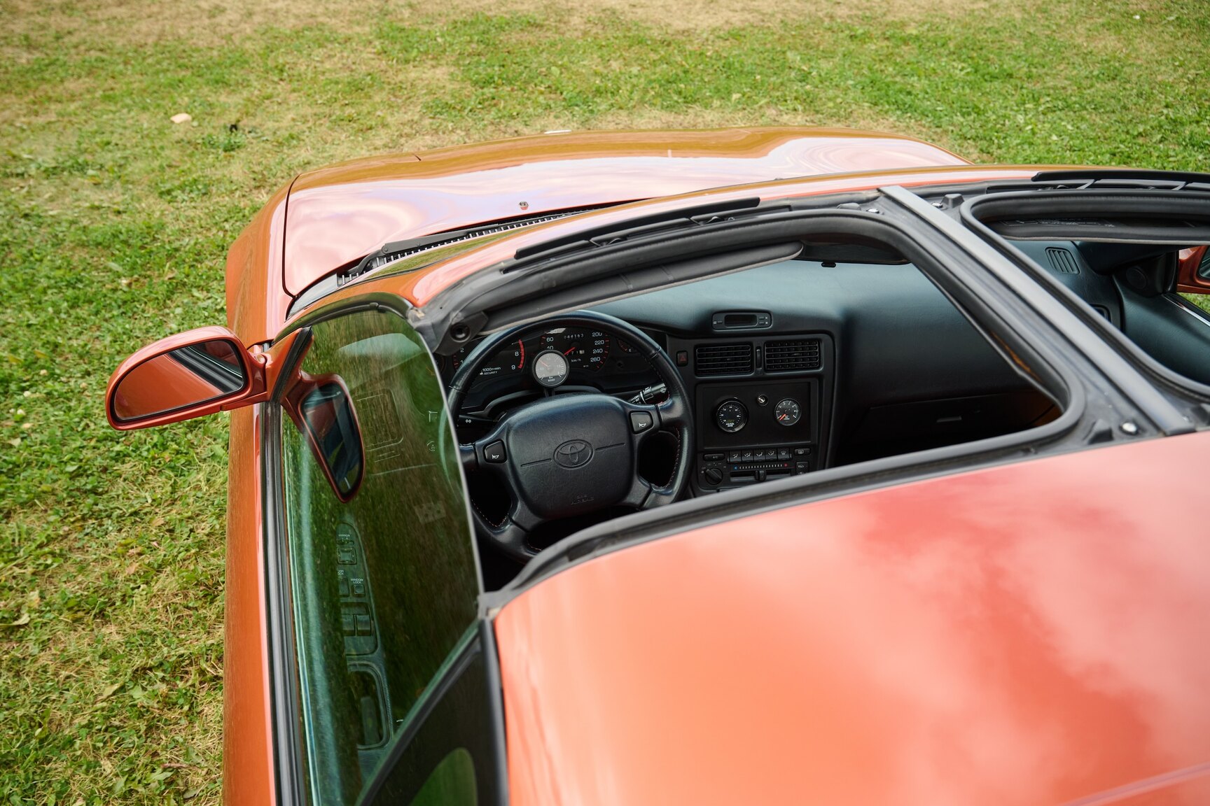 Innenraumfoto von 1999 Toyota MR2 2.0 Turbo