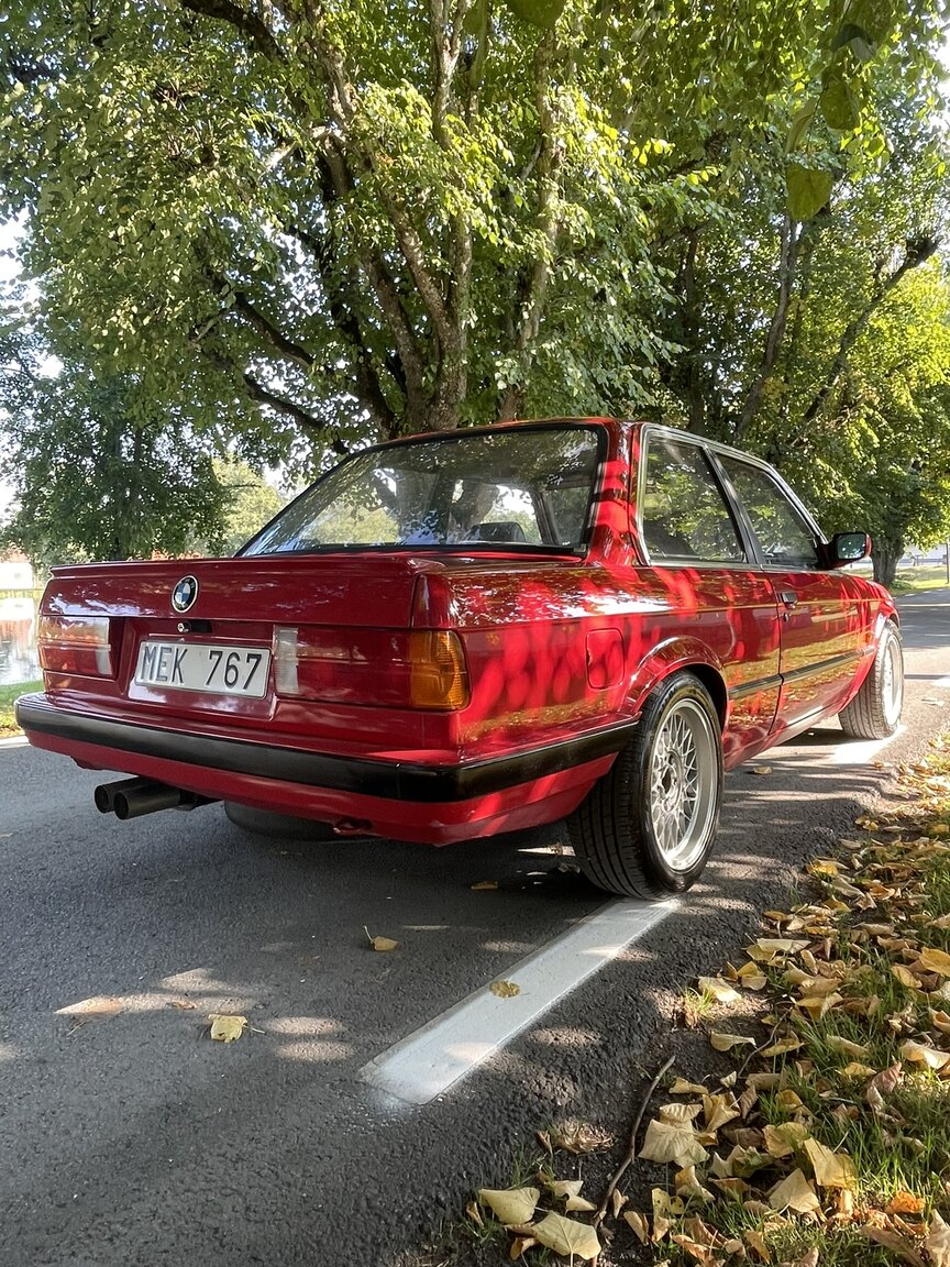 Exteriörbild på 1987 BMW 320i