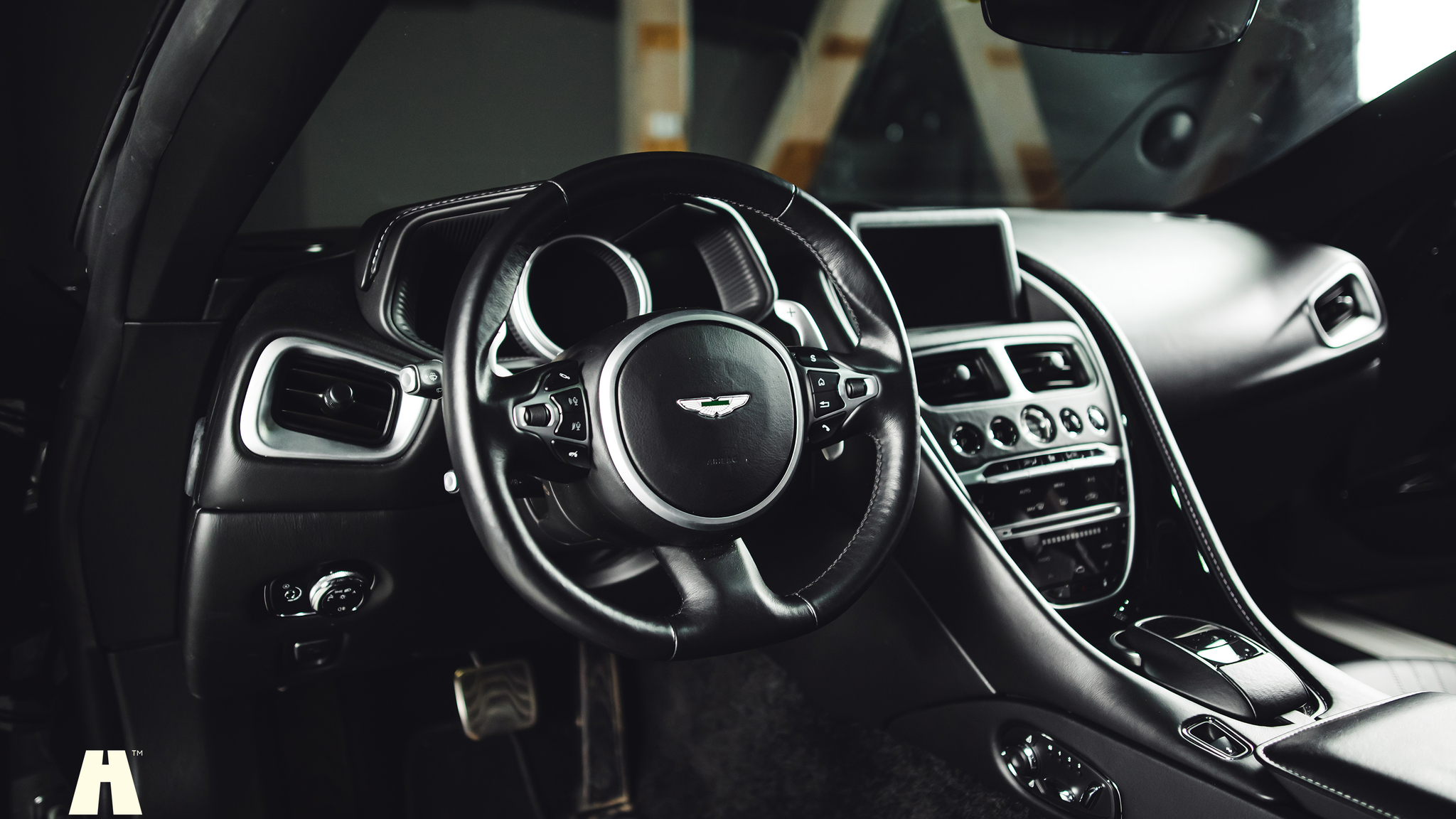 Interiörbild 2019 Aston Martin DB11 AMR (3)