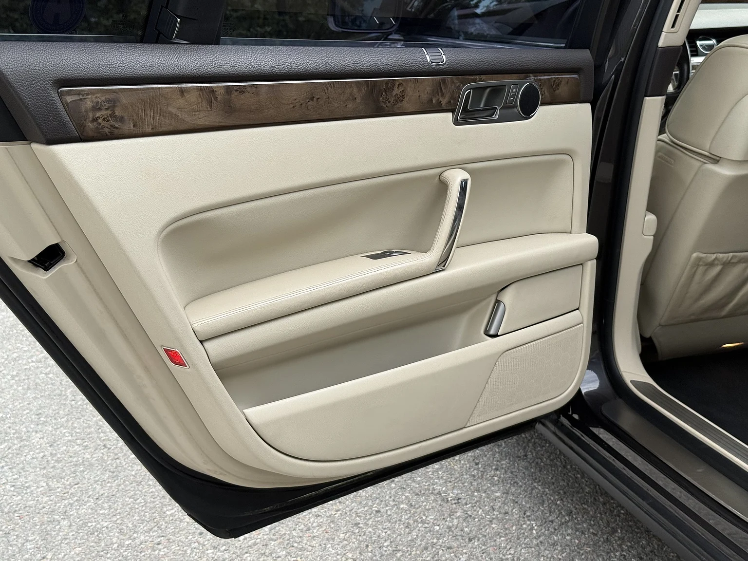Interiörbild 2009 Volkswagen Phaeton W12 LWB Executive (23)