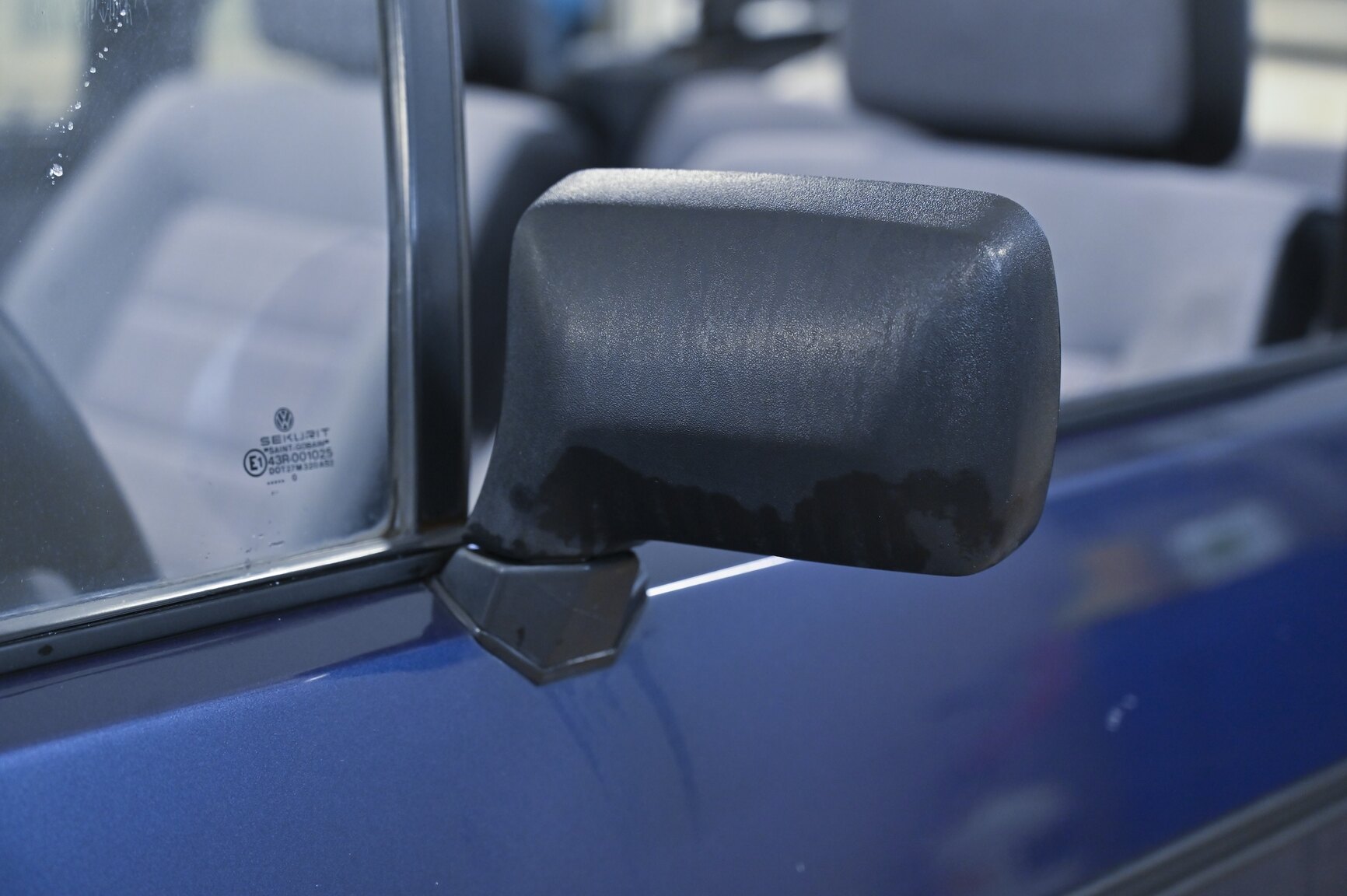 Exterior image of 1991 Volkswagen Golf Karmann Cabriolet