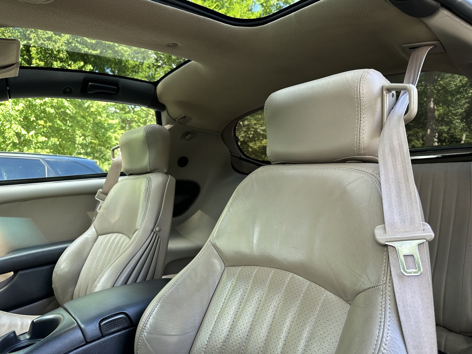 Innenraumfoto von 2000 Pontiac TransAm Firebird (7)