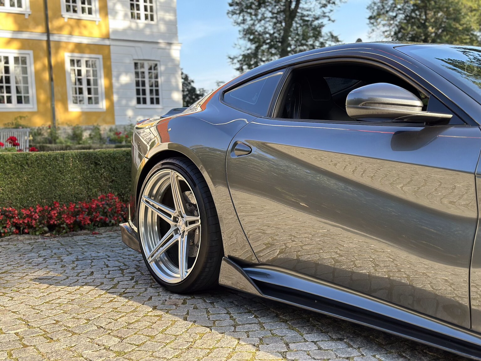 Exteriörbild på 2013 Ferrari F12 Berlinetta