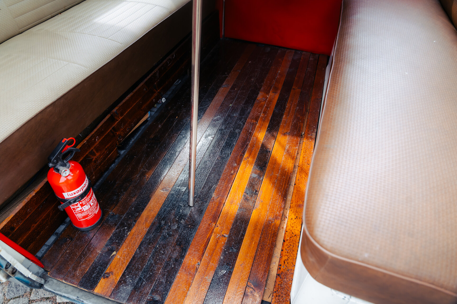 Innenraumfoto von 1964 Volkswagen Kleinbus Transporter 1500 Deluxe “21-fönsters Samba”