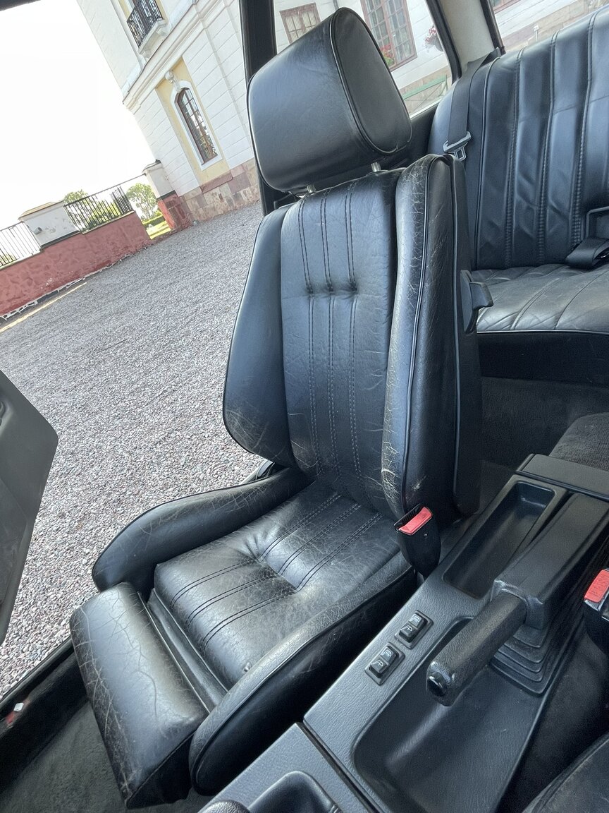 Innenraumfoto von 1987 BMW 320i