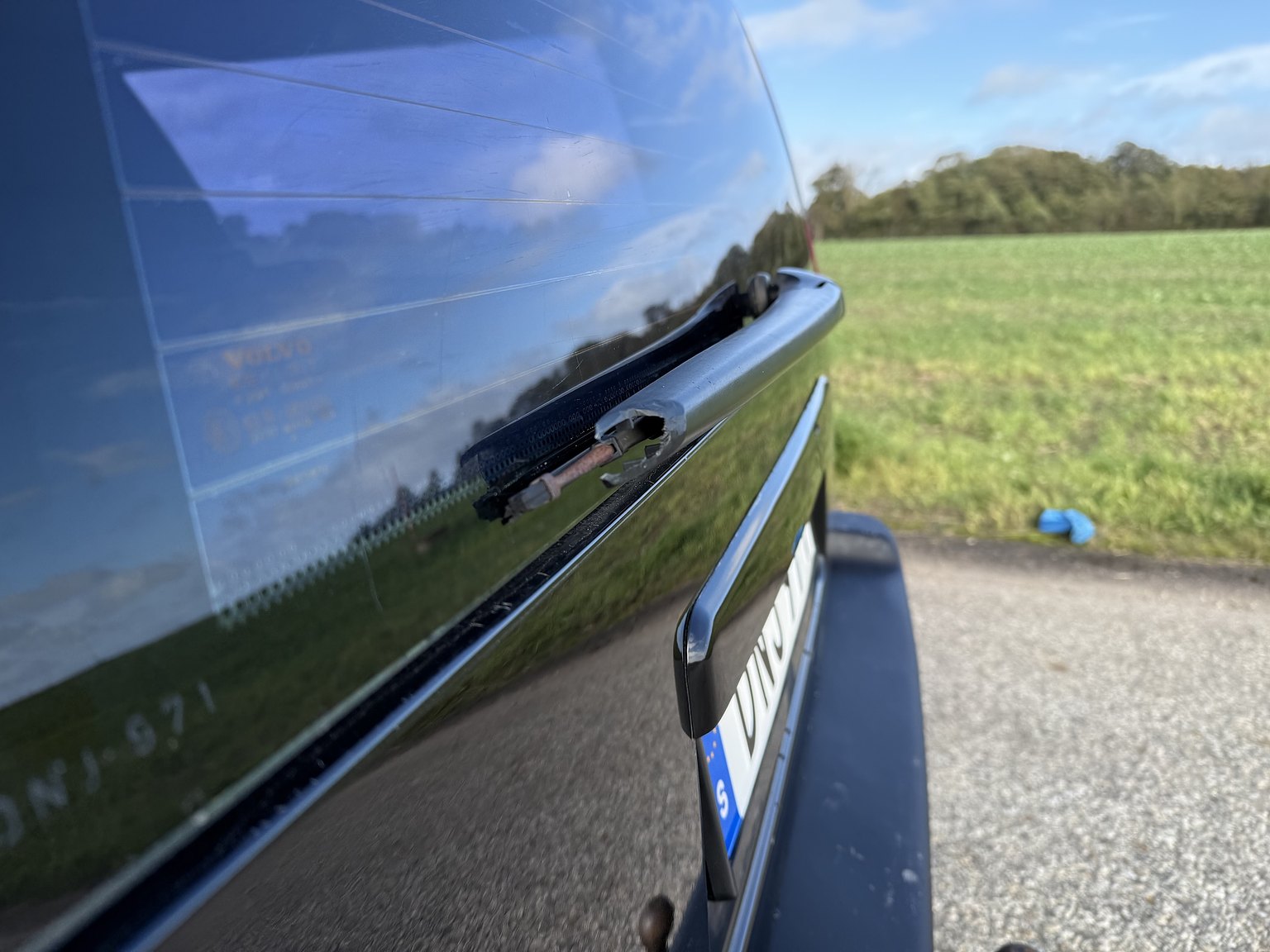 Exterior image of 1995 VOLVO 855 T5R T-5R