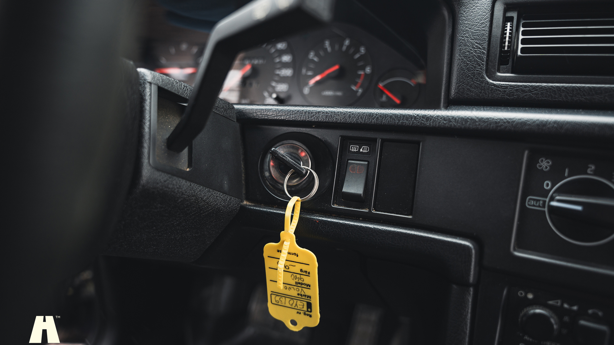 Interior image of 1995 Volvo 940 SE