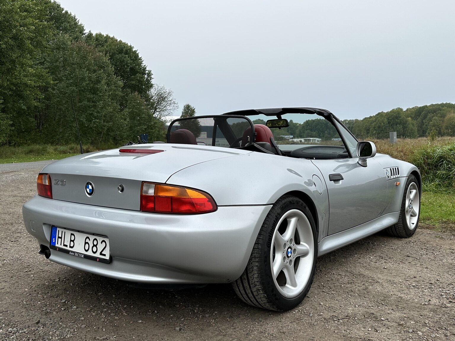Exterior image of 1997 BMW Z3 2.8 Roadster