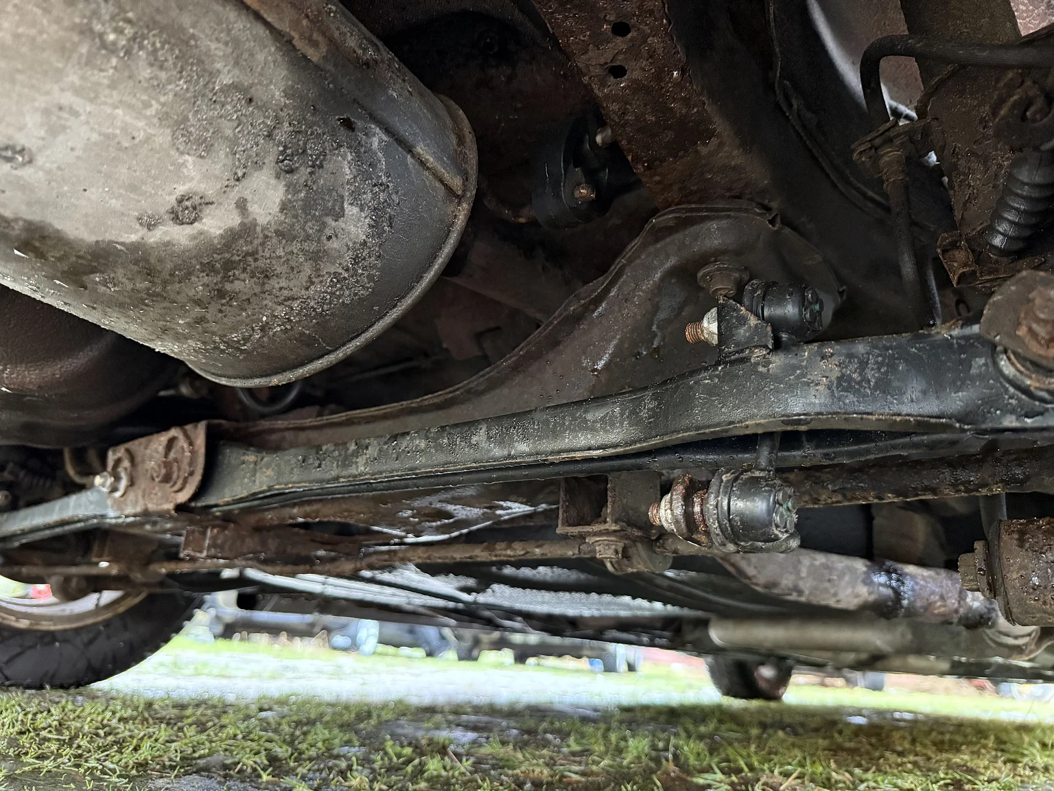 Exteriörbild på 1992 Mazda 626 Hatchback 2.5 V6 Automatic (33)