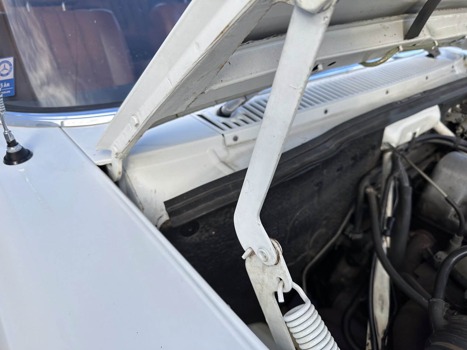 1975 Mercedes Benz 200, Mekanik