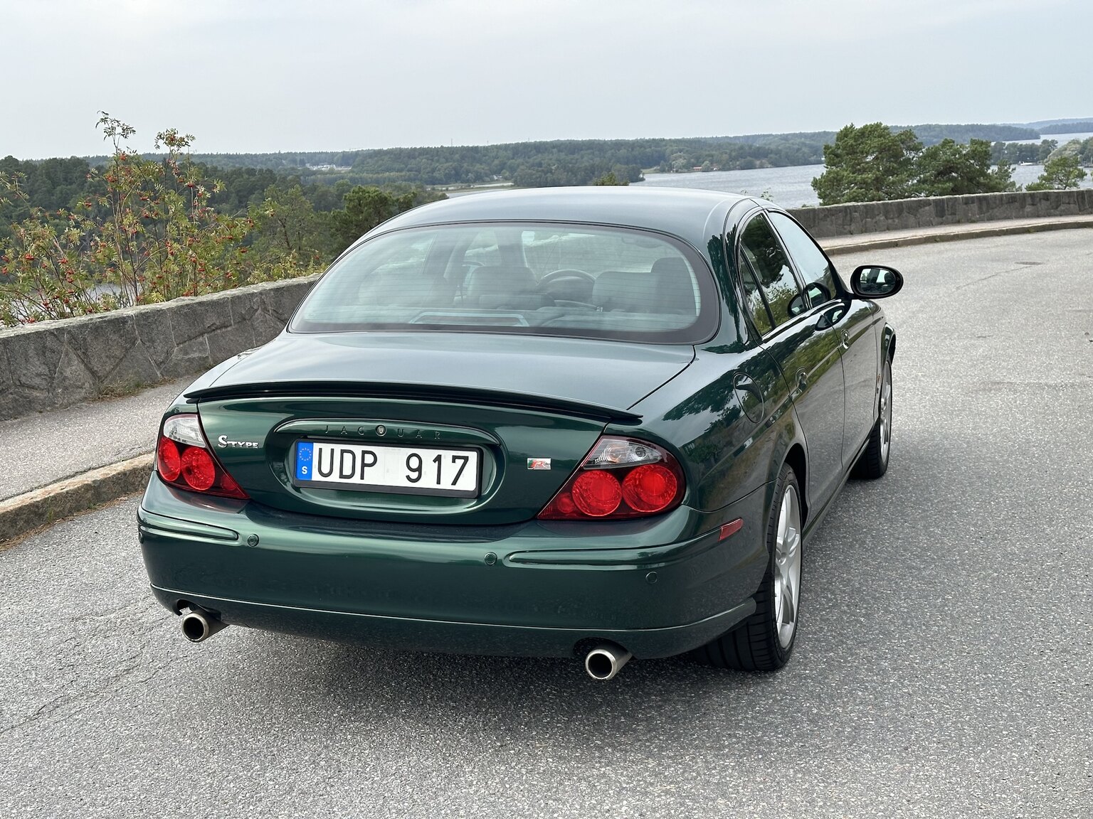 Exterior image of 2003 Jaguar S-Type R