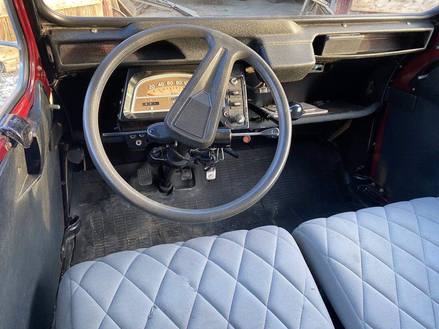 Interior image of 1986 Citroën 2CV6 Charleston