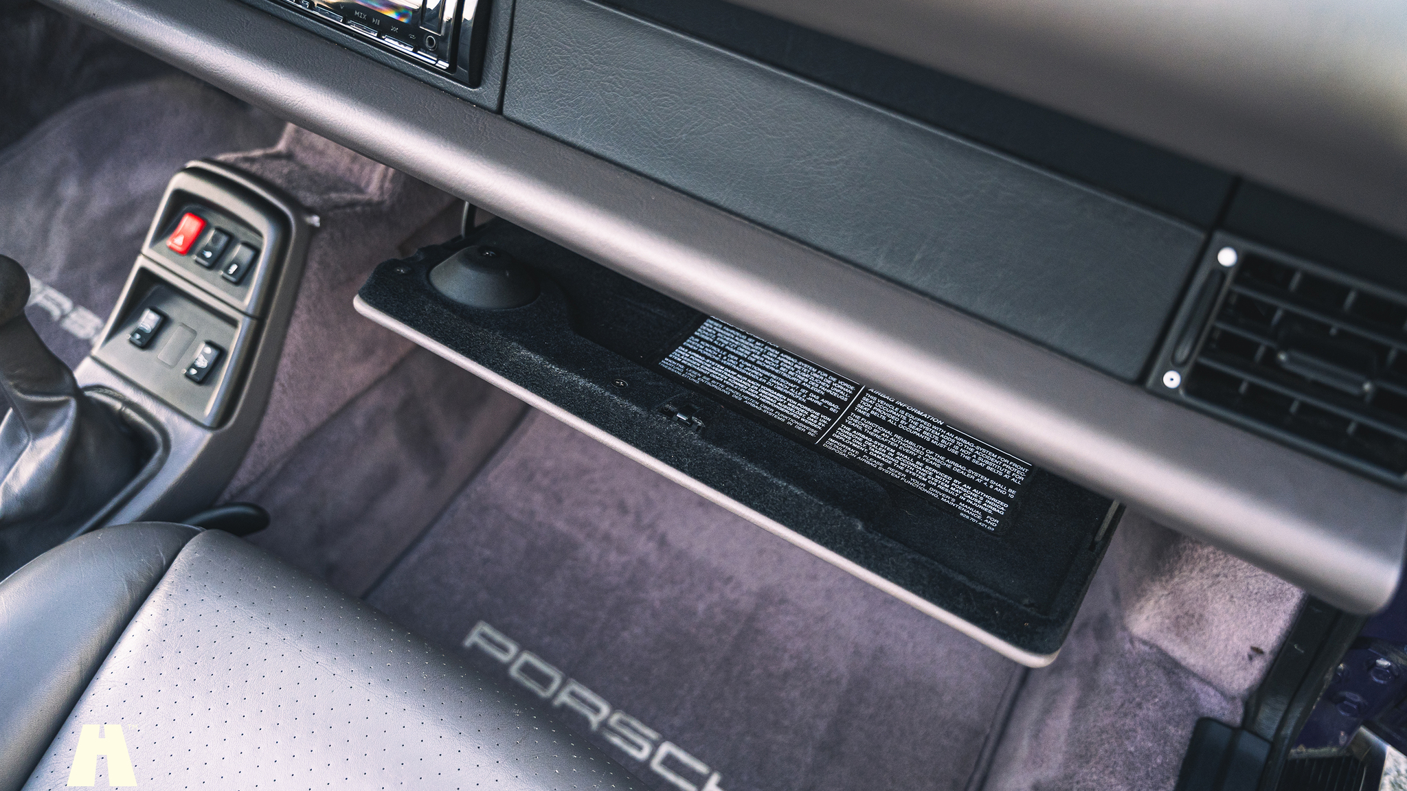 Interior image of 1994 Porsche 993 Cabriolet (66)