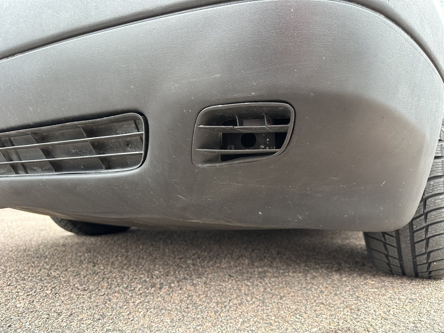 Exterior image of 1988 Audi 80 (36)