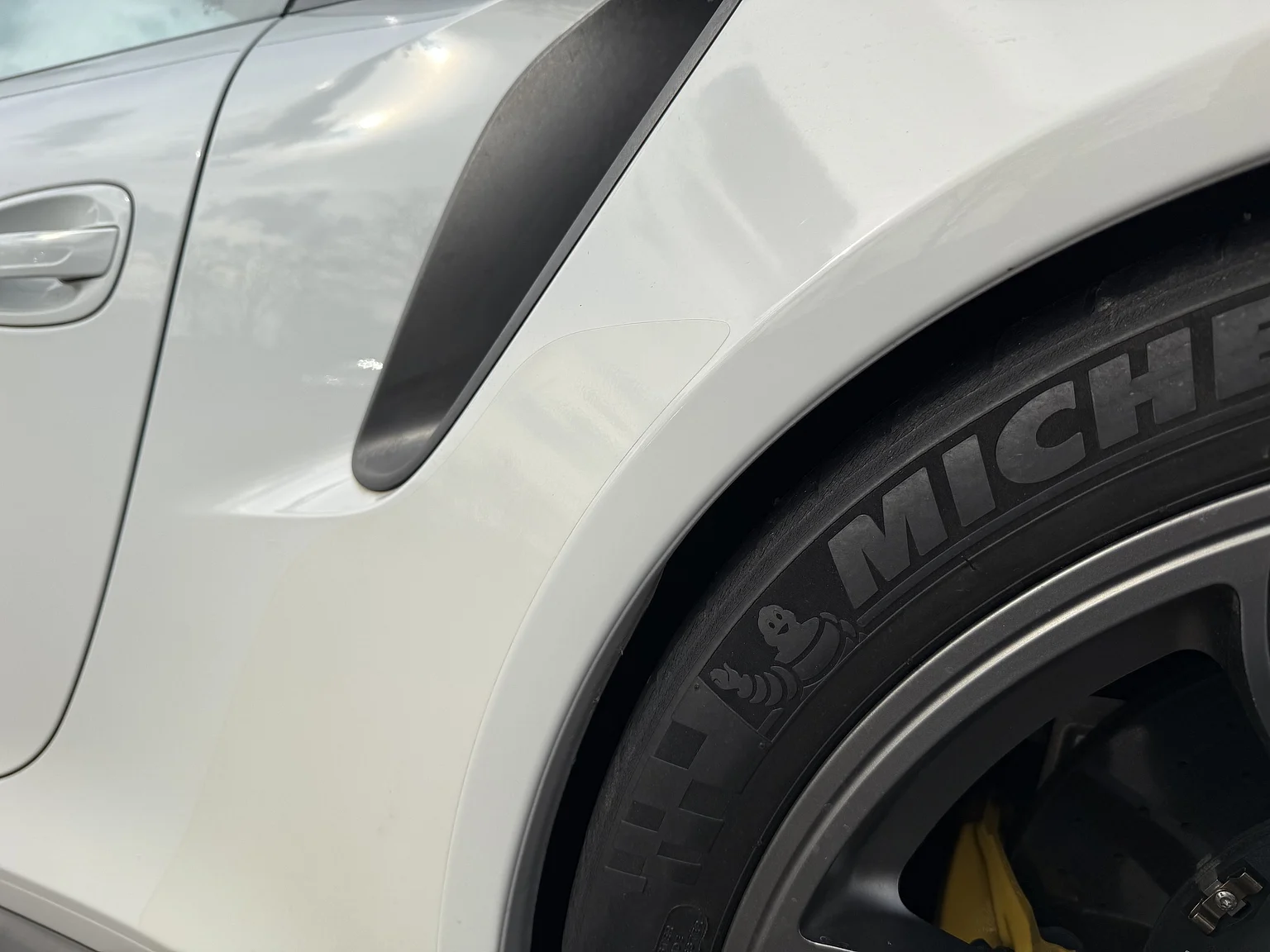 Exteriörbild på 2016 Porsche 911 GT3 RS (28)