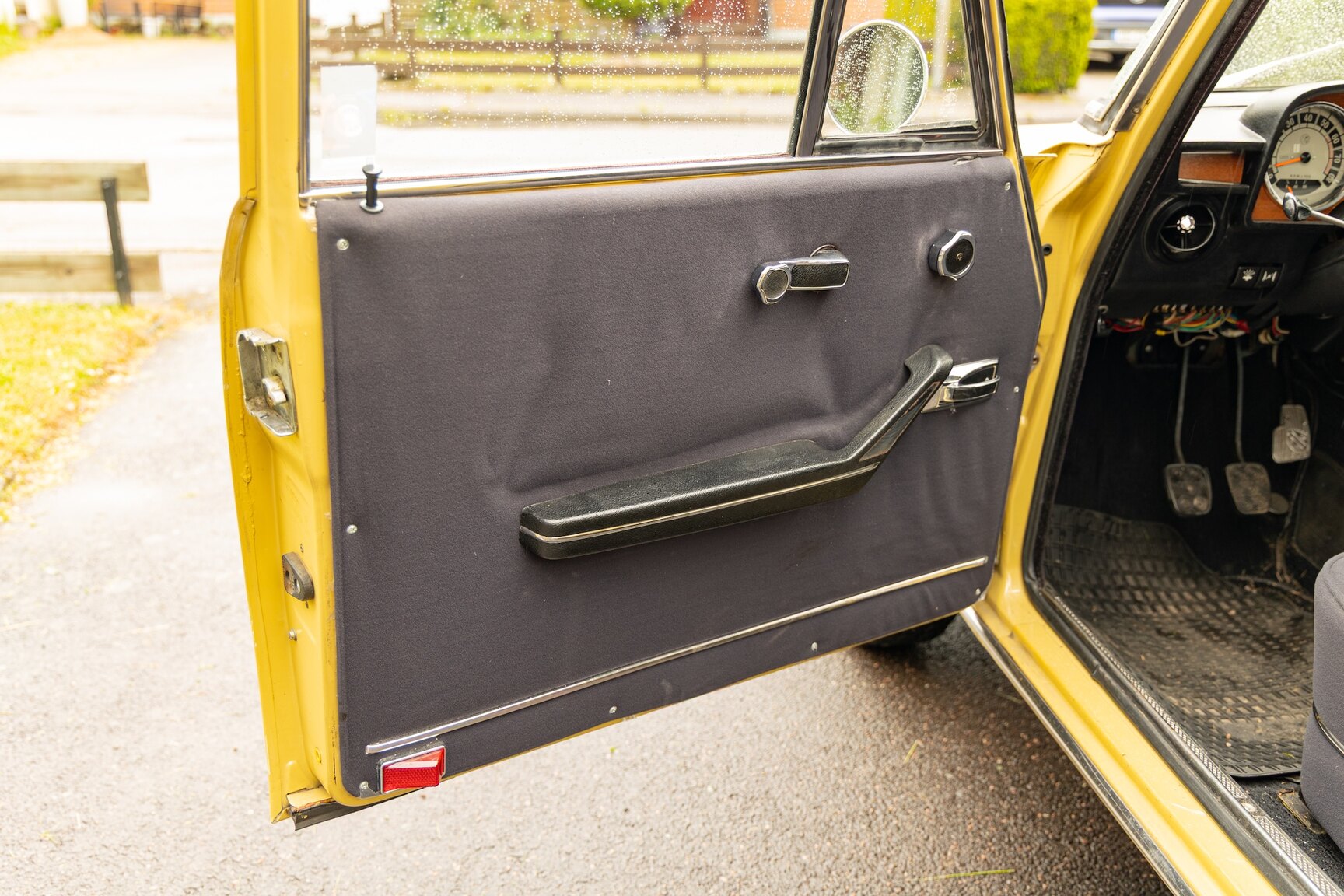 Interior image of 1974 Alfa Romeo Berlina 2000