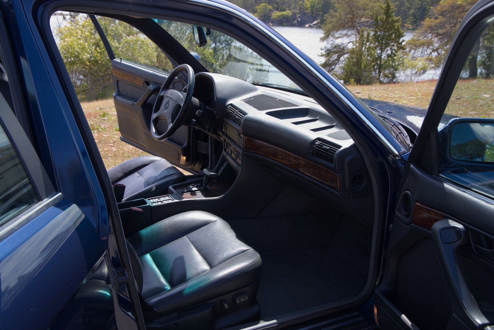 Interior image of 1990 BMW 750 IAL Highline