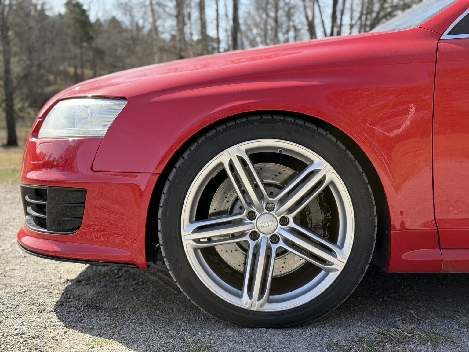 Exterior image of 2010 Audi RS6 Avant V10 Quattro