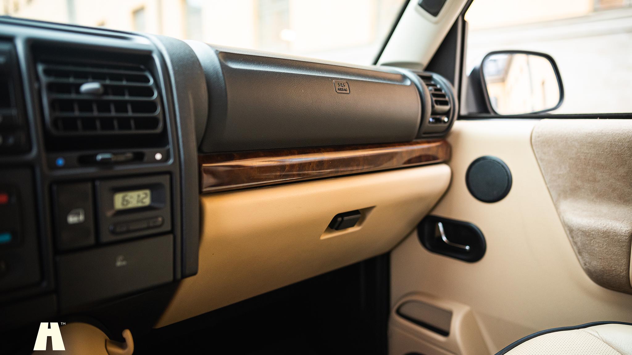 Interior image of 2003 Land Rover Discovery II, 2003