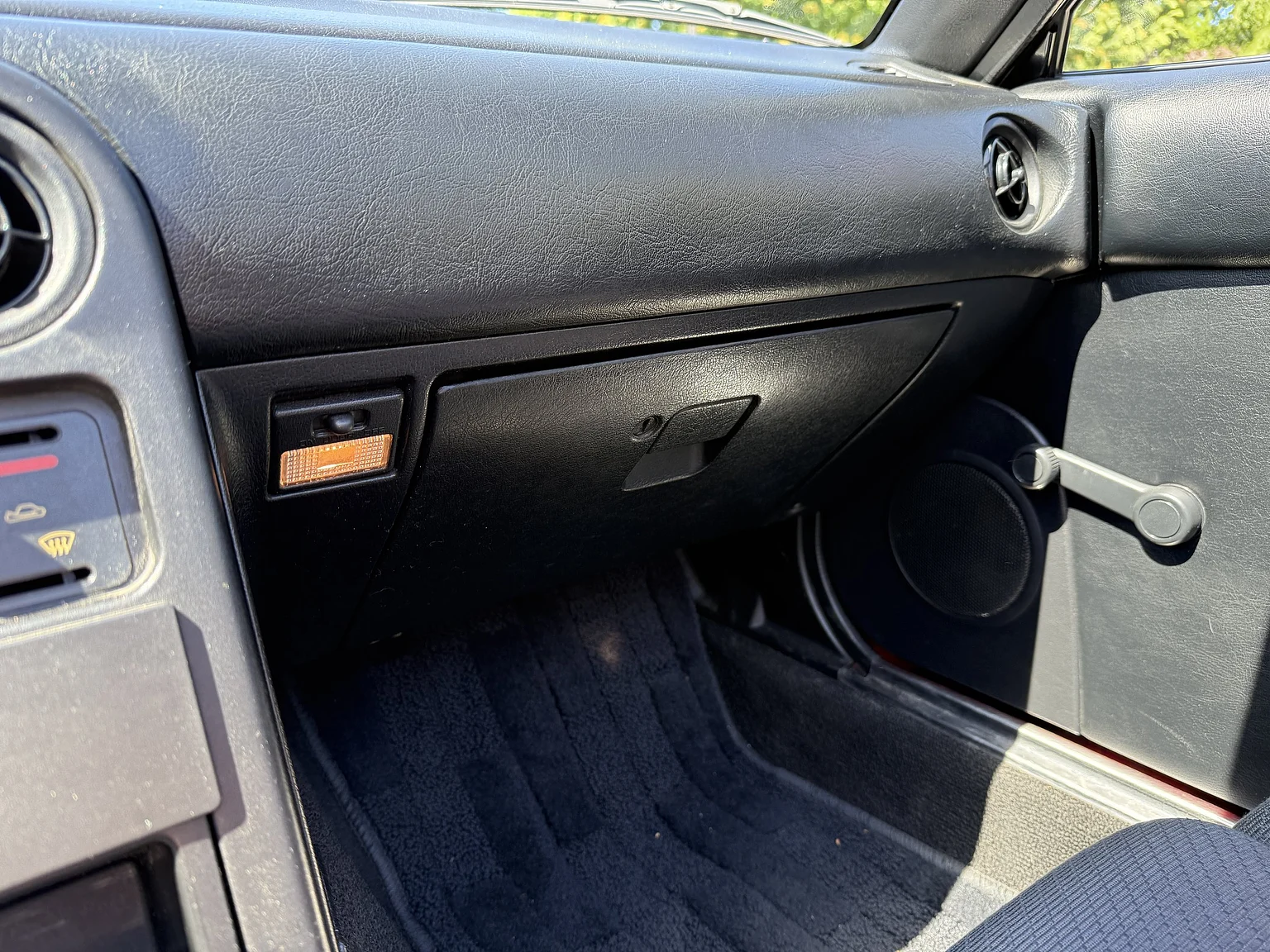 Interior image of 1991 Mazda MX-5 Miata (27)