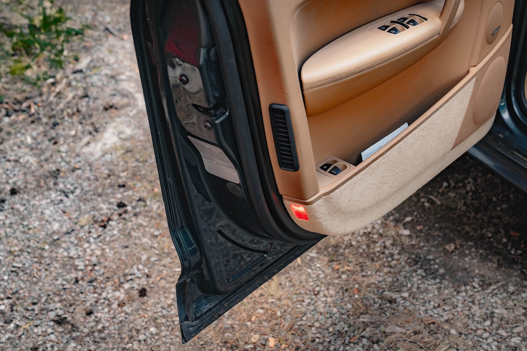 Interior image of 2005 Porsche Cayenne Turbo WLS