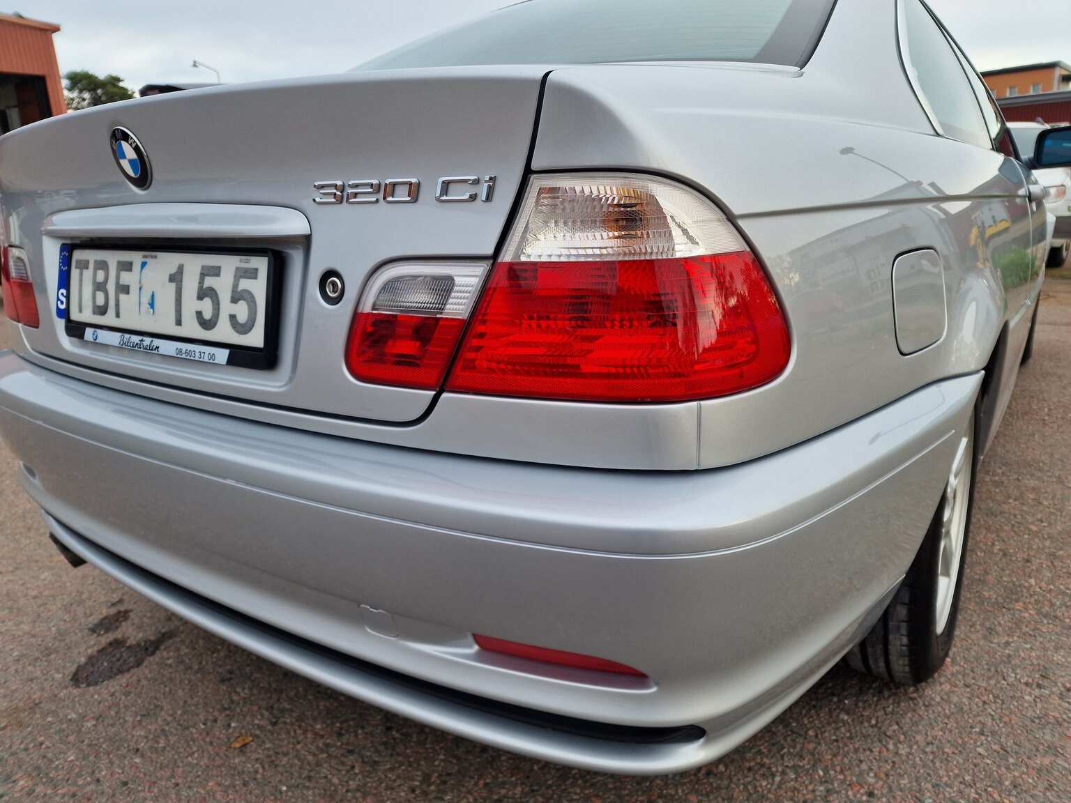 Exteriörbild på 2002 BMW 320Ci