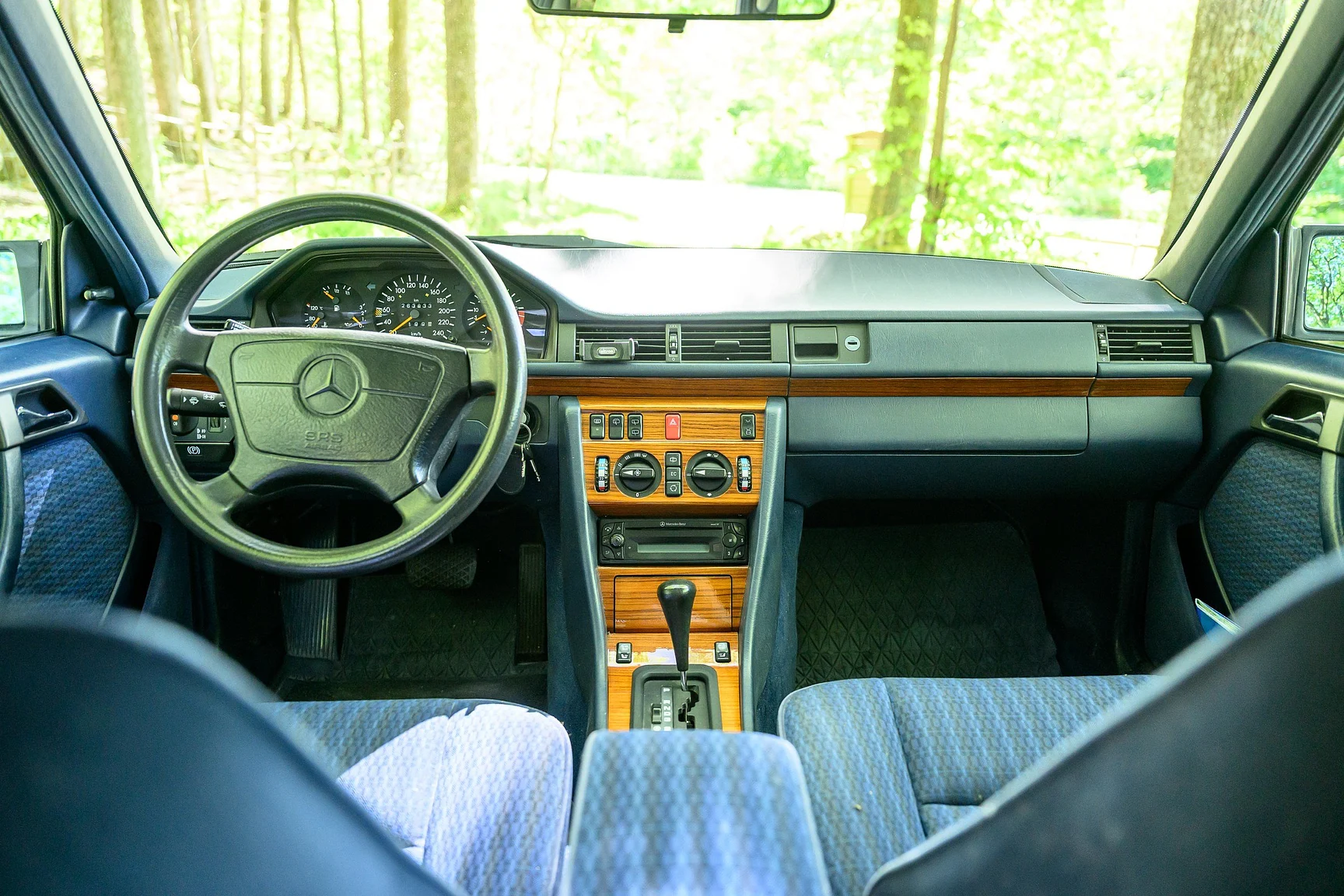 Innenraumfoto von 1992 Mercedes-Benz 300 TE (6)