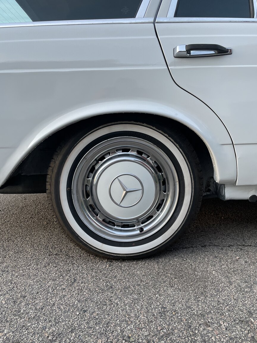 Exteriörbild på 1983 Mercedes-Benz 300 TDT