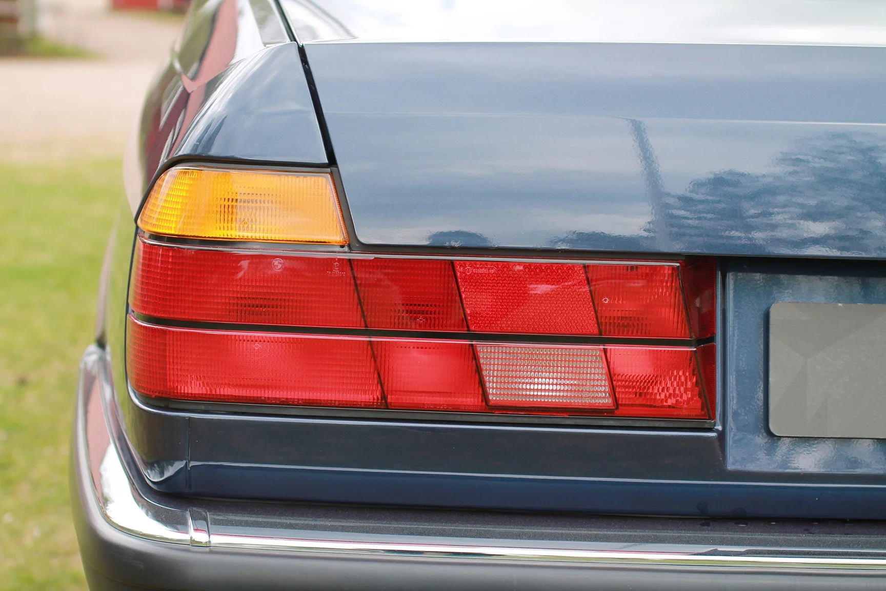 Exterior image of 1989 BMW 750iA (117)