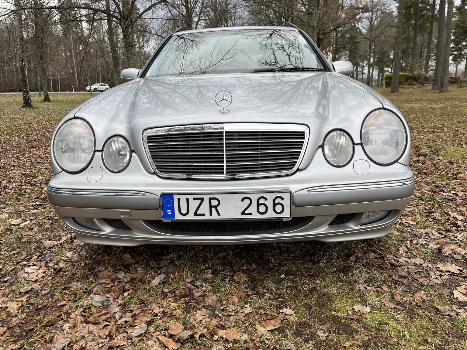 Exteriörbild på 1999 Mercedes-Benz E320 T Automat