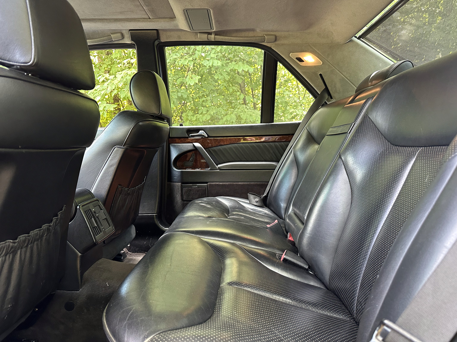 Innenraumfoto von 1992 Mercedes 300 SE (23)