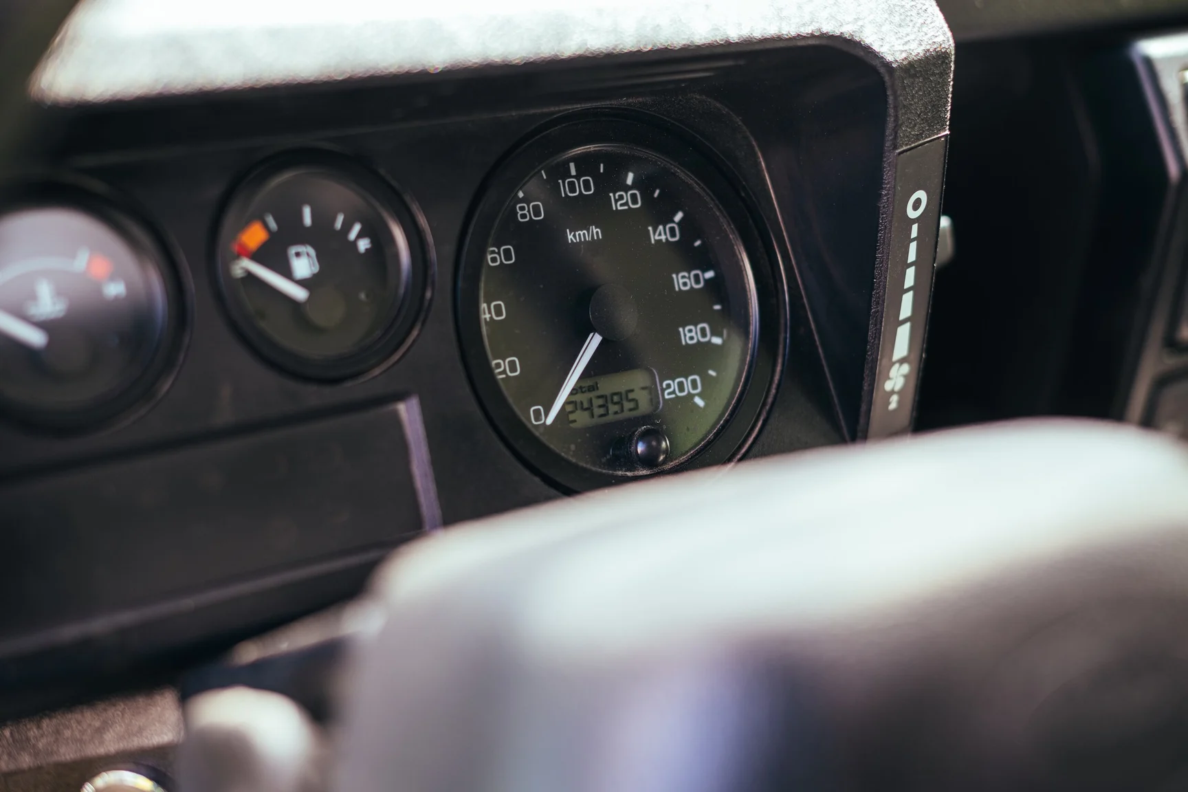 Interior image of 2002 Land Rover Defender 110 Kombi Td5 (10)