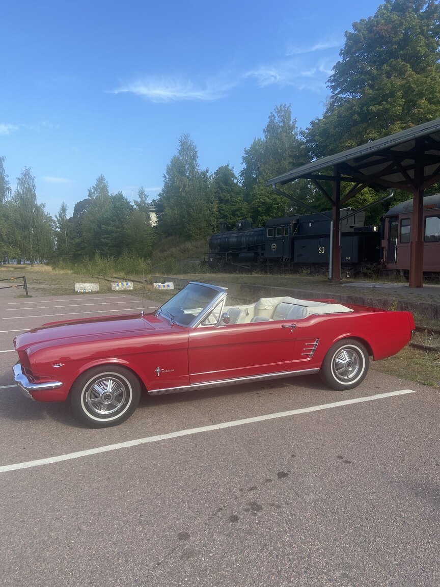 Exteriörbild på 1966 Ford Mustang Convertible