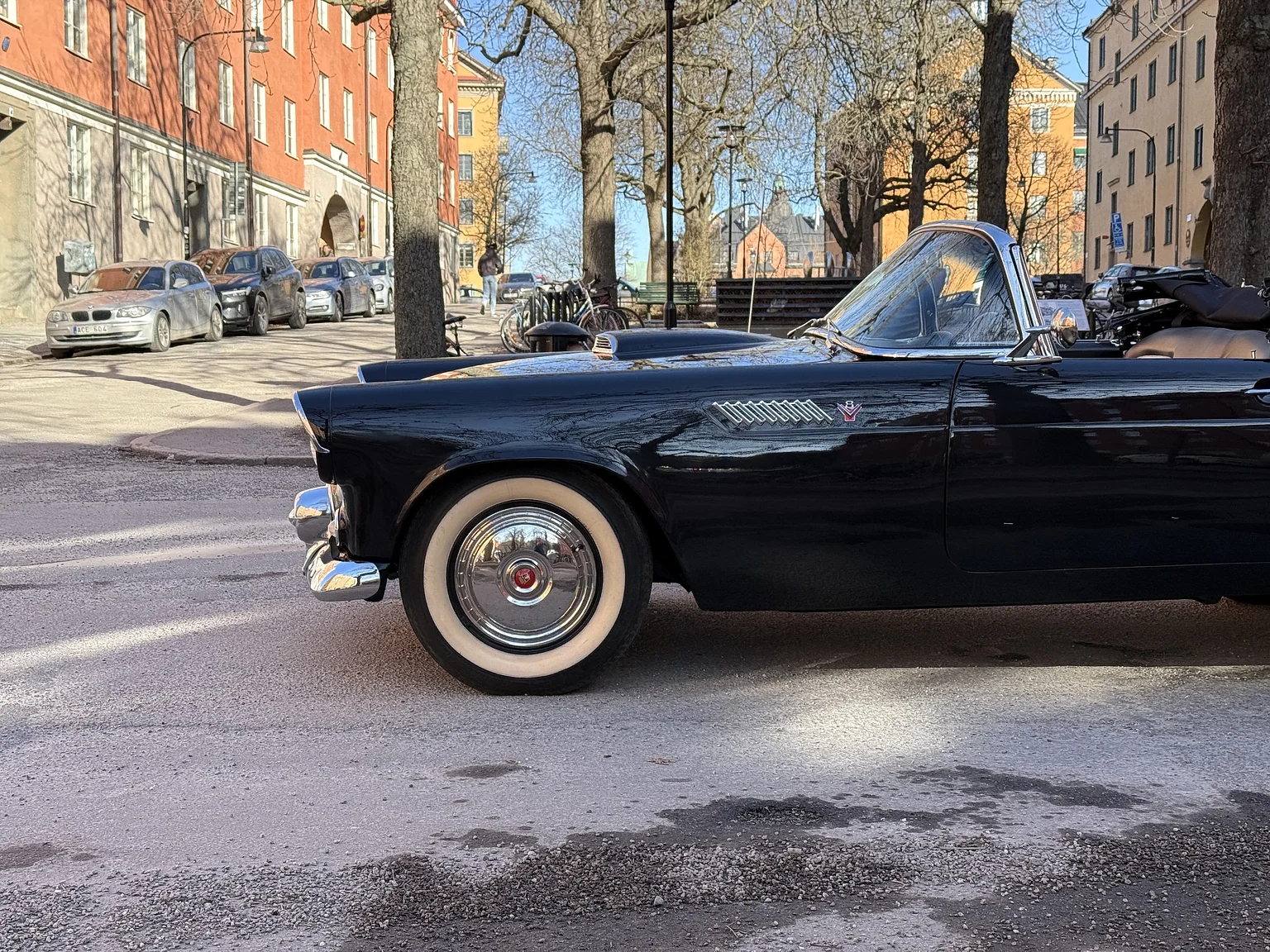 Exterior image of 1955 Ford Thunderbird (27)