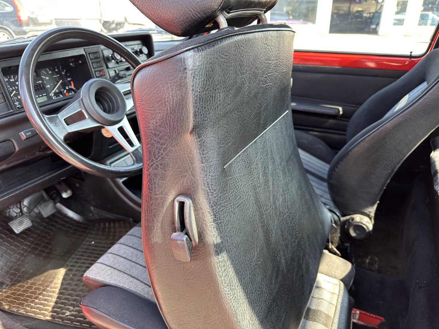 Innenraumfoto von 1984 Volkswagen Golf GTI