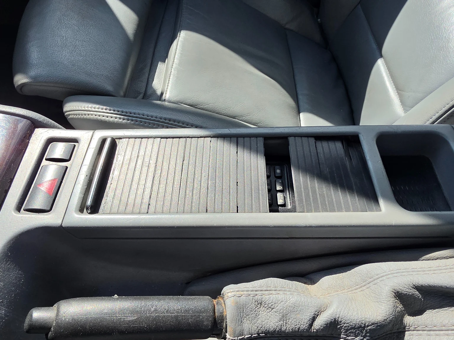 Interior image of 2002 BMW 330Ci Convertible (28)