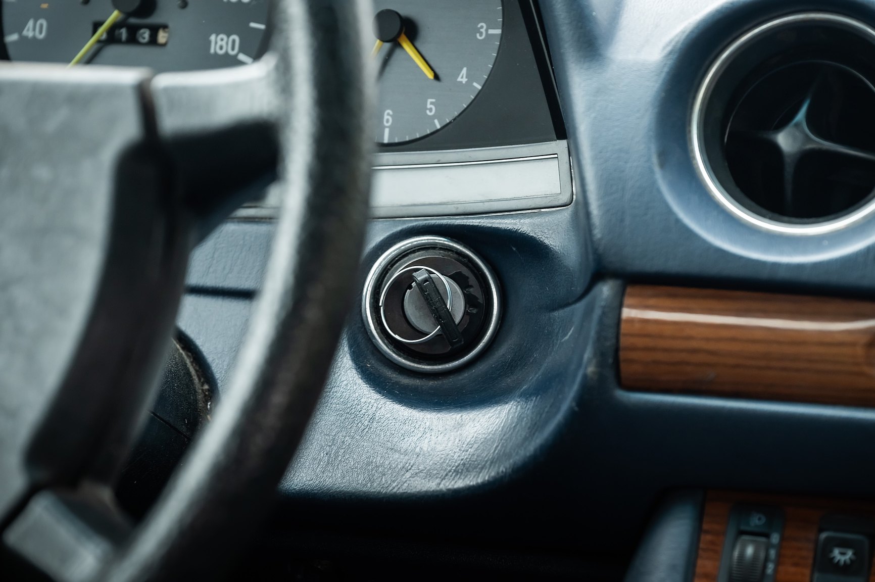 Innenraumfoto von 1985 Mercedes-Benz 200 Automatic