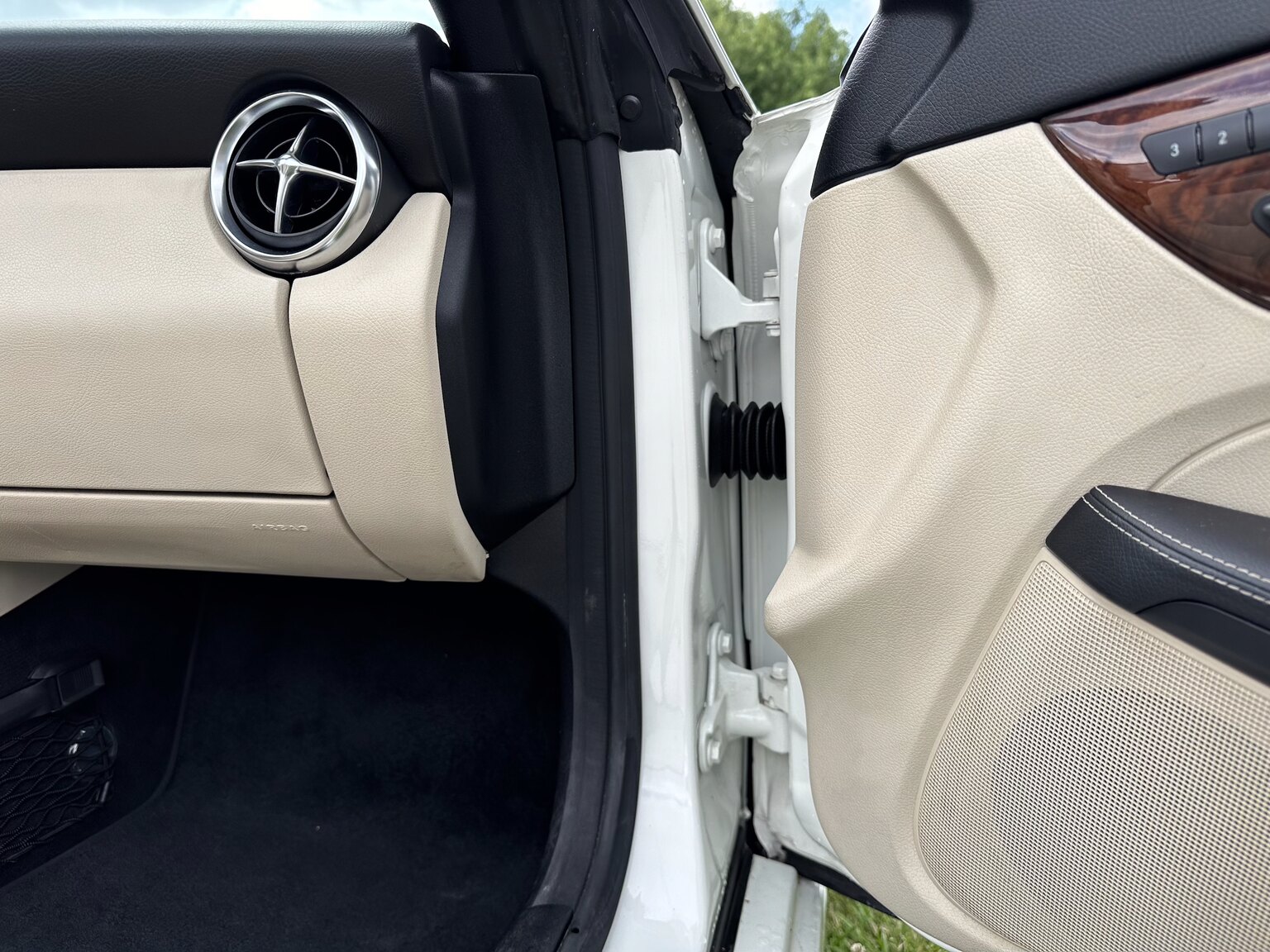 Interior image of 2012 Mercedes-Benz SLK 350