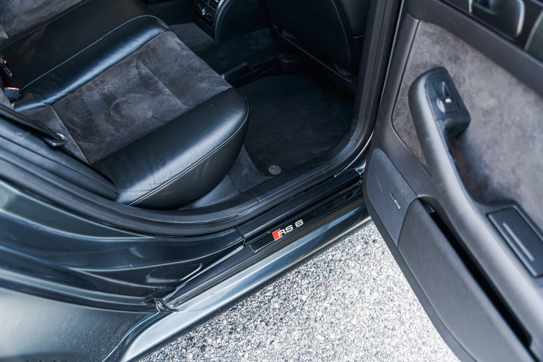Interior image of 2003  Audi RS6 C5