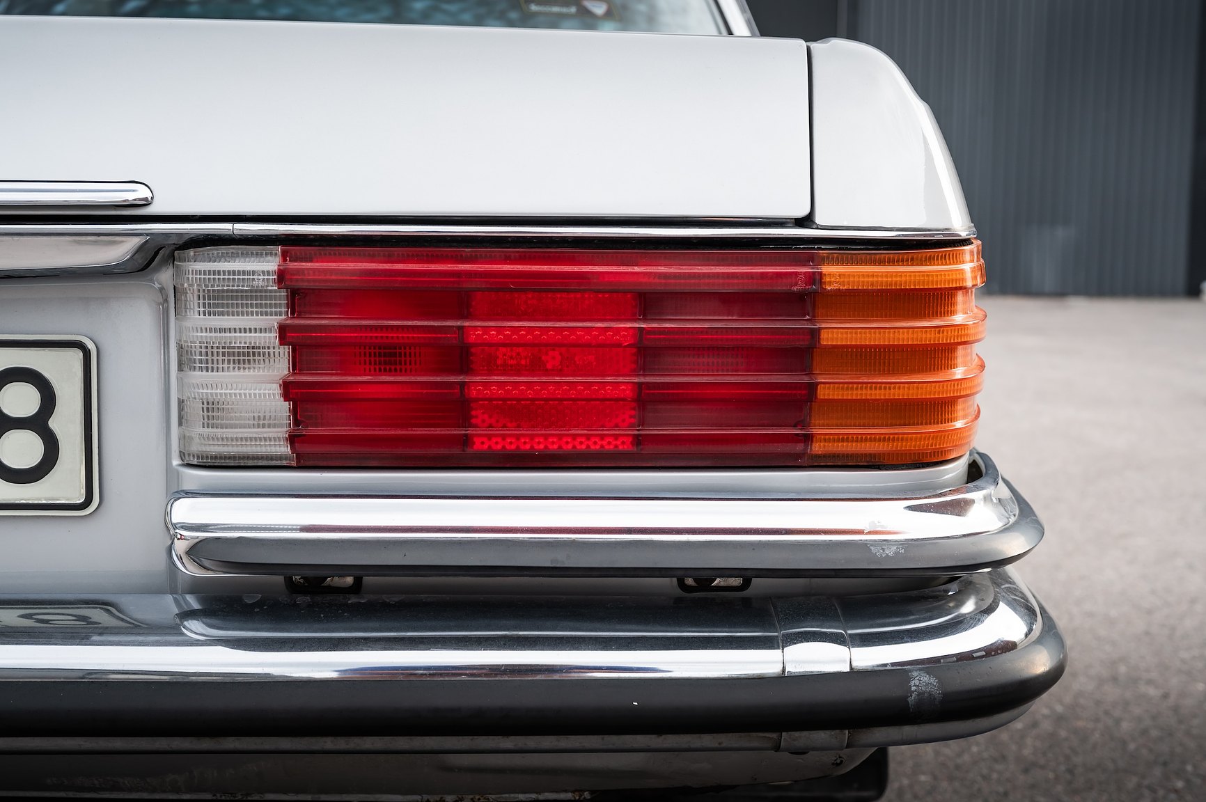Exteriörbild på 1975 Mercedes-Benz 280 SE 