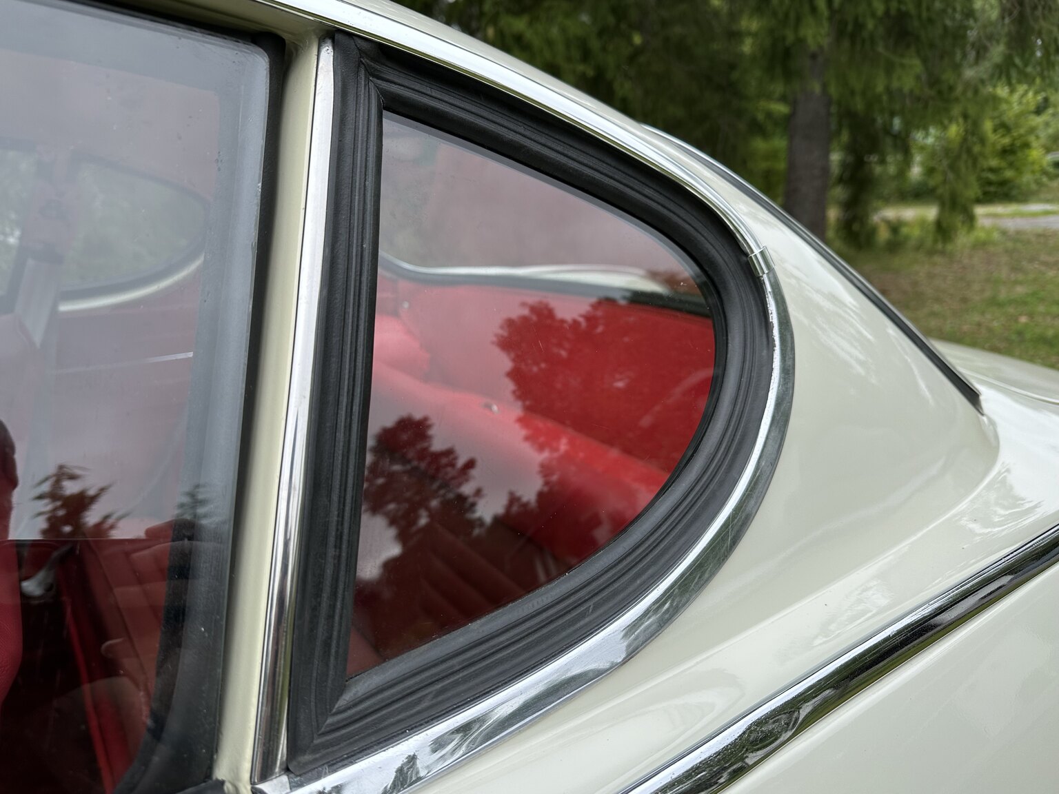 Exterior image of 1964 Volvo P 1800 S