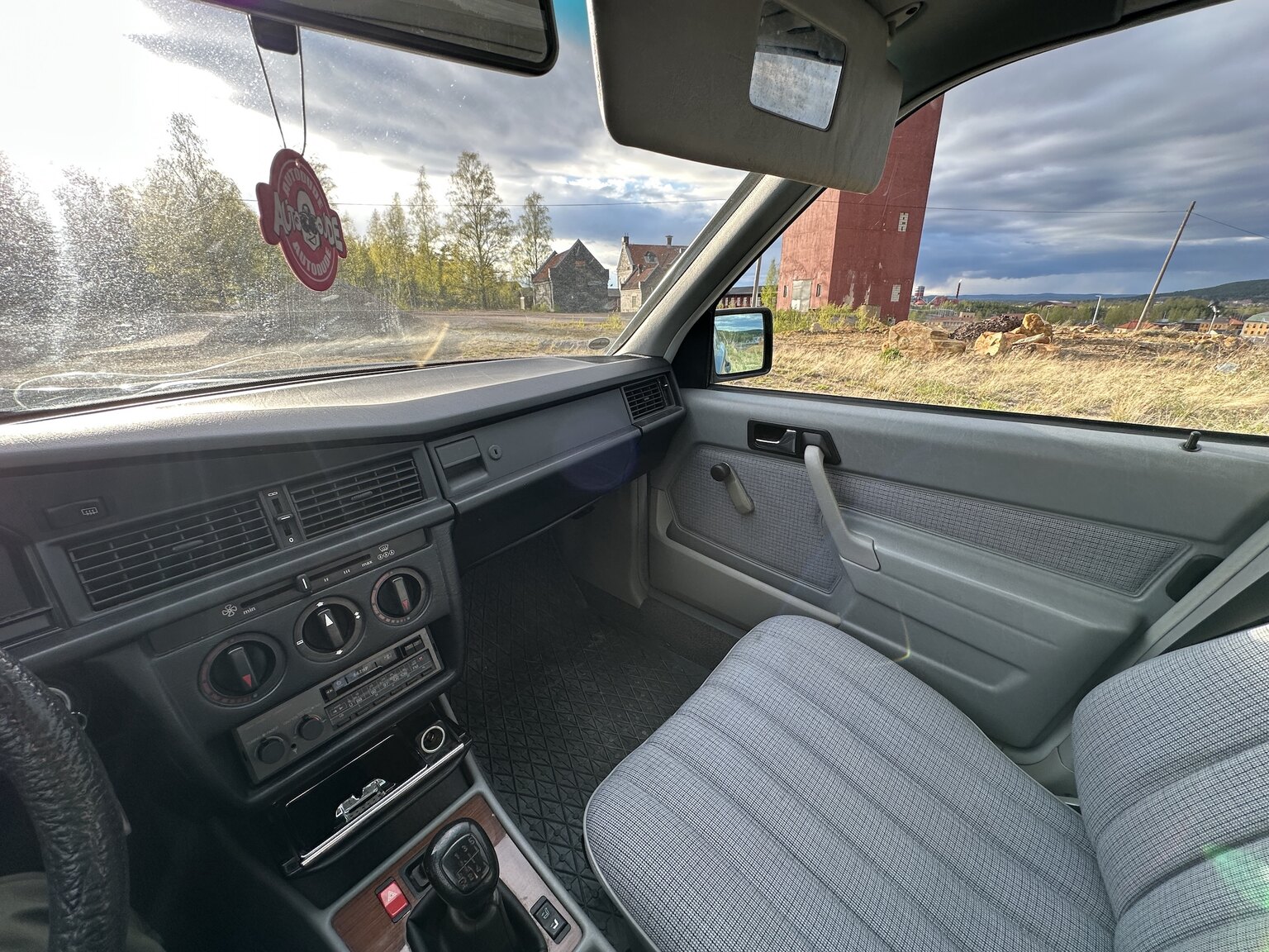 Interior image of 1988 Mercedes-Benz 190 E
