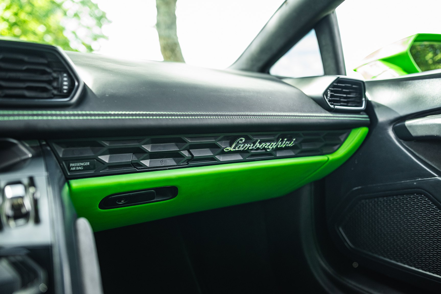 Innenraumfoto von 2016 Lamborghini Huracan LP-610-4