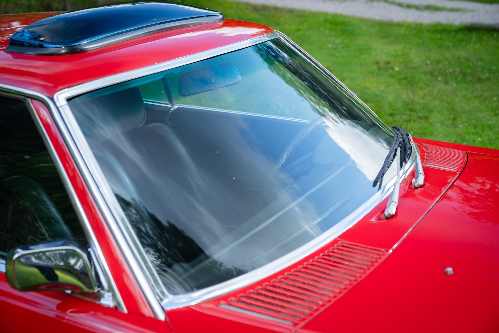 Exterior image of 1975 Mercedes-Benz 350 SLC