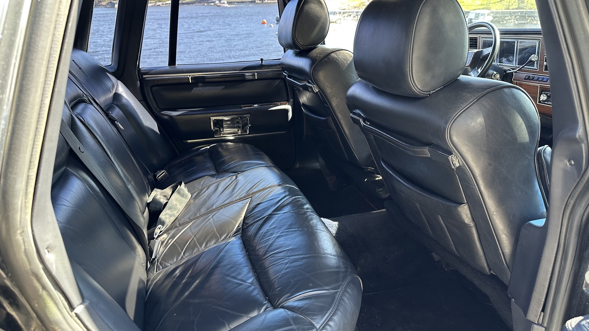 Innenraumfoto von 1988 Lincoln Town Car