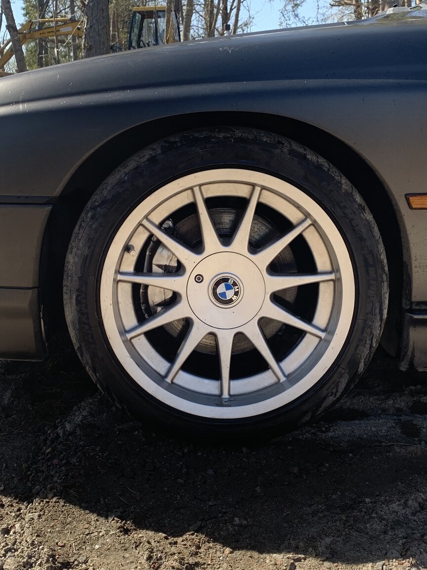 Exteriörbild på 1995 BMW 840i (28)