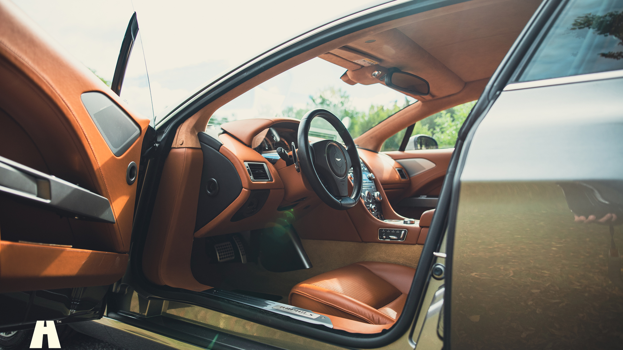 Innenraumfoto von 2014 Aston Martin Rapide S