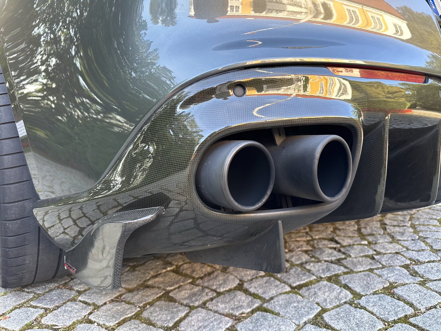 Exterior image of 2013 Ferrari F12 Berlinetta